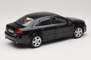 Audi A4 B6 3.2 Quattro Čierny Minichamps 1:18 5010404125 Kov – obrázok 3 z 8