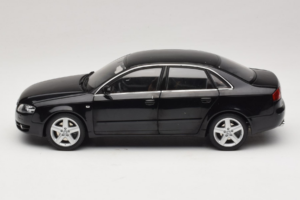 Audi A4 B6 3.2 Quattro Čierny Minichamps 1:18 5010404125 Kov – obrázok 4 z 8