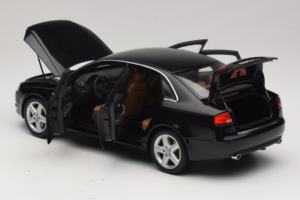 Audi A4 B6 3.2 Quattro Čierny Minichamps 1:18 5010404125 Kov – obrázok 5 z 8