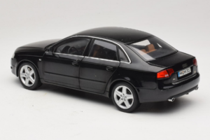Audi A4 B6 3.2 Quattro Čierny Minichamps 1:18 5010404125 Kov – obrázok 7 z 8