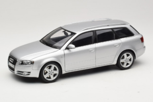 Audi A4 B7 3.2 Quattro Avant Strieborný Minichamps 1:18 5010404215 Kov
