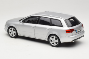 Audi A4 B7 3.2 Quattro Avant Strieborný Minichamps 1:18 5010404215 Kov – obrázok 7 z 8