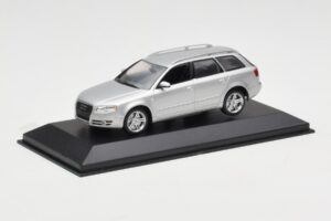 Audi A4 B7 Avant Strieborný Minichamps 1:43 AUDI009 Kov – obrázok 2 z 4