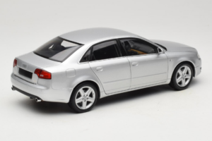 Audi A4 B7 Strieborný Minichamps 1:18 100014402 Kov – obrázok 3 z 8