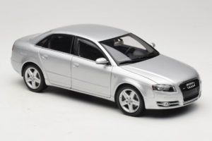 Audi A4 B7 Strieborný Minichamps 1:18 100014402 Kov – obrázok 6 z 8