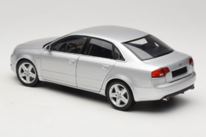Audi A4 B7 Strieborný Minichamps 1:18 100014402 Kov – obrázok 7 z 8