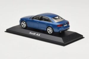 Audi A4 B8 3.2 Quattro Aruba Blue Minichamps 1:43 5010704123 Kov – obrázok 3 z 4