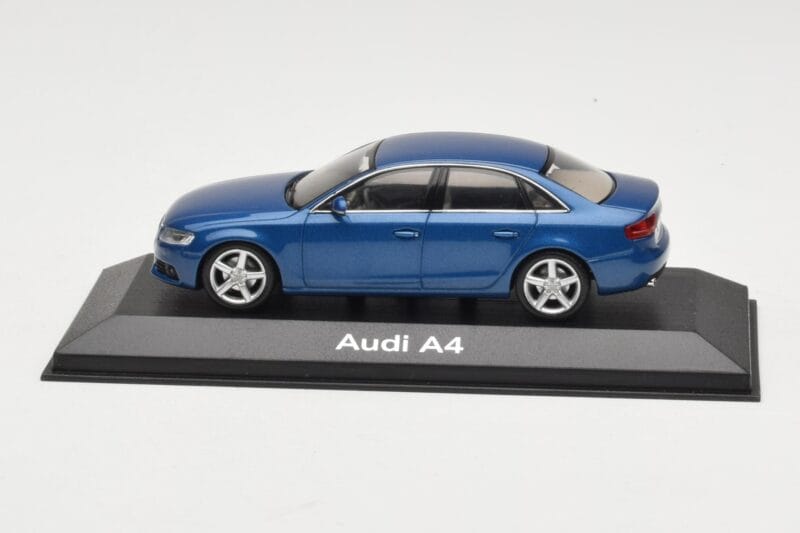 Audi A4 B8 3.2 Quattro Aruba Blue Minichamps 1:43 5010704123 Kov