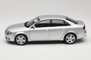 Audi A4 B8 3.2 Quattro Strieborný Minichamps 1:18 5010404115 Kov – obrázok 4 z 8