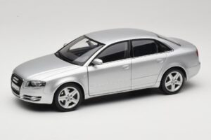 Audi A4 B8 3.2 Quattro Strieborný Minichamps 1:18 5010404115 Kov