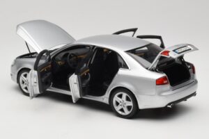 Audi A4 B8 3.2 Quattro Strieborný Minichamps 1:18 5010404115 Kov – obrázok 5 z 8