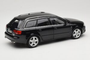 Audi A4 B8 Avant 3.2 Quattro Čierny Minichamps 1:18 5010404225 Kov – obrázok 3 z 8