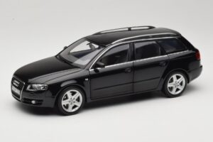 Audi A4 B8 Avant 3.2 Quattro Čierny Minichamps 1:18 5010404225 Kov