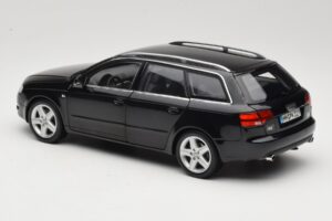 Audi A4 B8 Avant 3.2 Quattro Čierny Minichamps 1:18 5010404225 Kov – obrázok 7 z 8