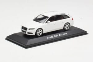 Audi A4 B8 Avant Ibis White Minichamps 1:43 5010804213 Kov – obrázok 2 z 4
