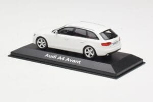 Audi A4 B8 Avant Ibis White Minichamps 1:43 5010804213 Kov – obrázok 3 z 4
