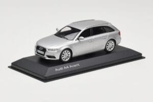 Audi A4 B8 Avant Ice Silver Minichamps 1:43 5011204213 Kov – obrázok 2 z 4