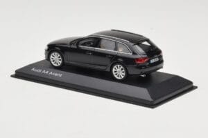 Audi A4 B8 Avant Phantom Black Minichamps 1:43 5011204223 Kov – obrázok 3 z 4