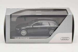 Audi A4 B8 Avant Phantom Black Minichamps 1:43 5011204223 Kov – obrázok 4 z 4