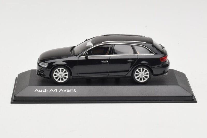 Audi A4 B8 Avant Phantom Black Minichamps 1:43 5011204223 Kov