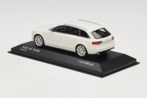 Audi A4 B8 Avant Biely Minichamps 1:43 410011010 Kov – obrázok 3 z 5