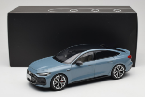 Audi A5L Sportback Sivastý Modrý OEM 1:18 ZAM60004B Kov – obrázok 8 z 8