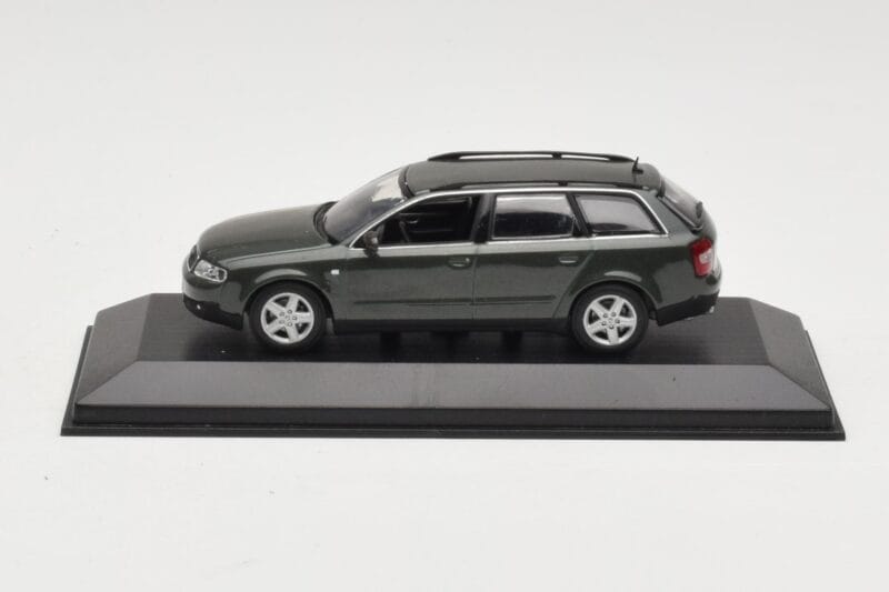 Audi A6 C5 Avant Tmavo Šedý Minichamps 1:43 AUDI006 Kov