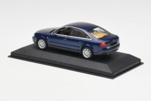 Audi A6 C5 Tmavá Modrá Minichamps 1:43 132093 Kov – obrázok 3 z 4