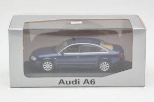Audi A6 C5 Tmavá Modrá Minichamps 1:43 132093 Kov – obrázok 4 z 4