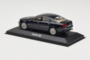 Audi A8 D3 Blue Metallic Light Interior Minichamps 1:43 20000001386003 Kov – obrázok 3 z 4