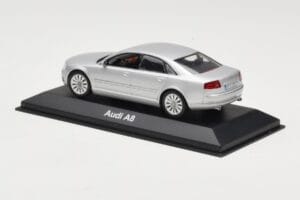 Audi A8 D3 Svetlo Strieborný Minichamps 1:43 5010508113 Kov – obrázok 3 z 4