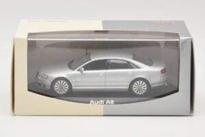 Audi A8 D3 Svetlo Strieborný Minichamps 1:43 5010508113 Kov – obrázok 4 z 4