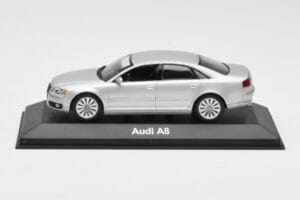 Audi A8 D3 Svetlo Strieborný Minichamps 1:43 5010508113 Kov