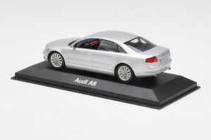 Audi A8 D3 Strieborný Minichamps 1:43 20000001386001 Kov – obrázok 3 z 4
