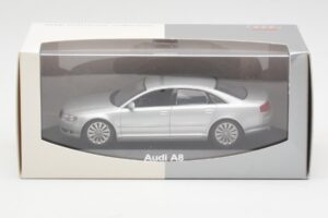 Audi A8 D3 Strieborný Minichamps 1:43 20000001386001 Kov – obrázok 4 z 4