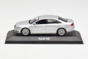 Audi A8 D3 Strieborný Minichamps 1:43 20000001386001 Kov