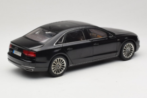 Audi A8L D3 W12 Phantom Black Kyosho 1:18 5011008125 Kov – obrázok 3 z 8