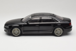 Audi A8L D3 W12 Phantom Black Kyosho 1:18 5011008125 Kov – obrázok 4 z 8