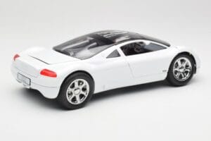 Audi Avus Quattro Alpine White Revell 1:18 08913 Kov – obrázok 3 z 8