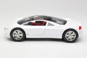 Audi Avus Quattro Alpine White Revell 1:18 08913 Kov – obrázok 4 z 8