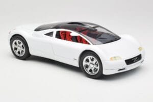 Audi Avus Quattro Alpine White Revell 1:18 08913 Kov – obrázok 6 z 8