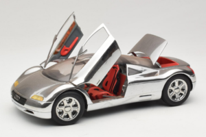 Audi Avus Quattro Chrome Silver Revell 1:18 08913-C1 Kov – obrázok 2 z 8