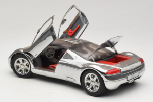 Audi Avus Quattro Chrome Silver Revell 1:18 08913-C1 Kov – obrázok 5 z 8