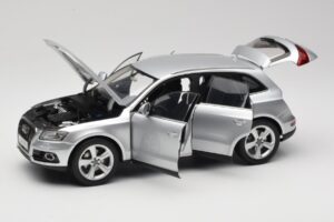 Audi Q5 8R Ice Silver Kyosho 1:18 09242IS Kov – obrázok 2 z 8