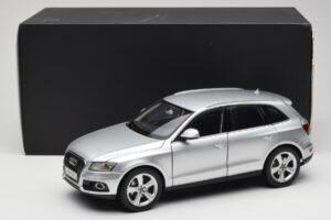 Audi Q5 8R Ice Silver Kyosho 1:18 09242IS Kov – obrázok 8 z 8