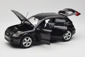 Audi Q5 8R Lava Grey Kyosho 1:18 09242LG Kov – obrázok 2 z 8