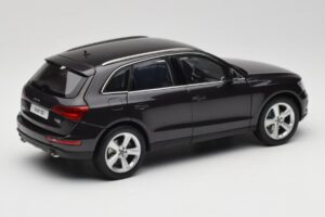 Audi Q5 8R Lava Grey Kyosho 1:18 09242LG Kov – obrázok 3 z 8