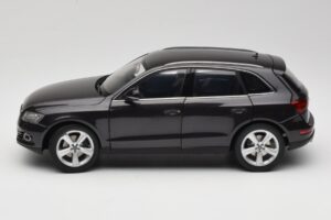 Audi Q5 8R Lava Grey Kyosho 1:18 09242LG Kov – obrázok 4 z 8