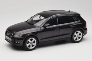 Audi Q5 8R Lava Grey Kyosho 1:18 09242LG Kov
