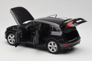 Audi Q5 8R Lava Grey Kyosho 1:18 09242LG Kov – obrázok 5 z 8